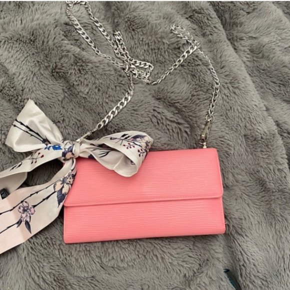 Louis Vuitton Handbags - Authentic Louis Vuitton Crossbody
